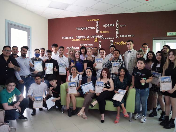 Слушатели подготовительного факультета НИУ «БелГУ» получили сертификаты об окончании обучения